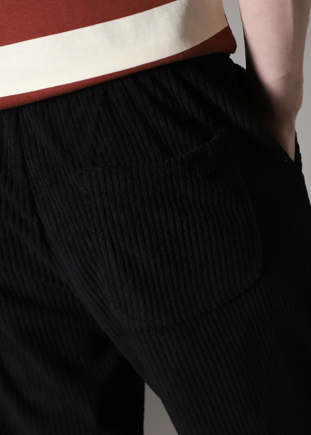Pantalón tubo acanalado